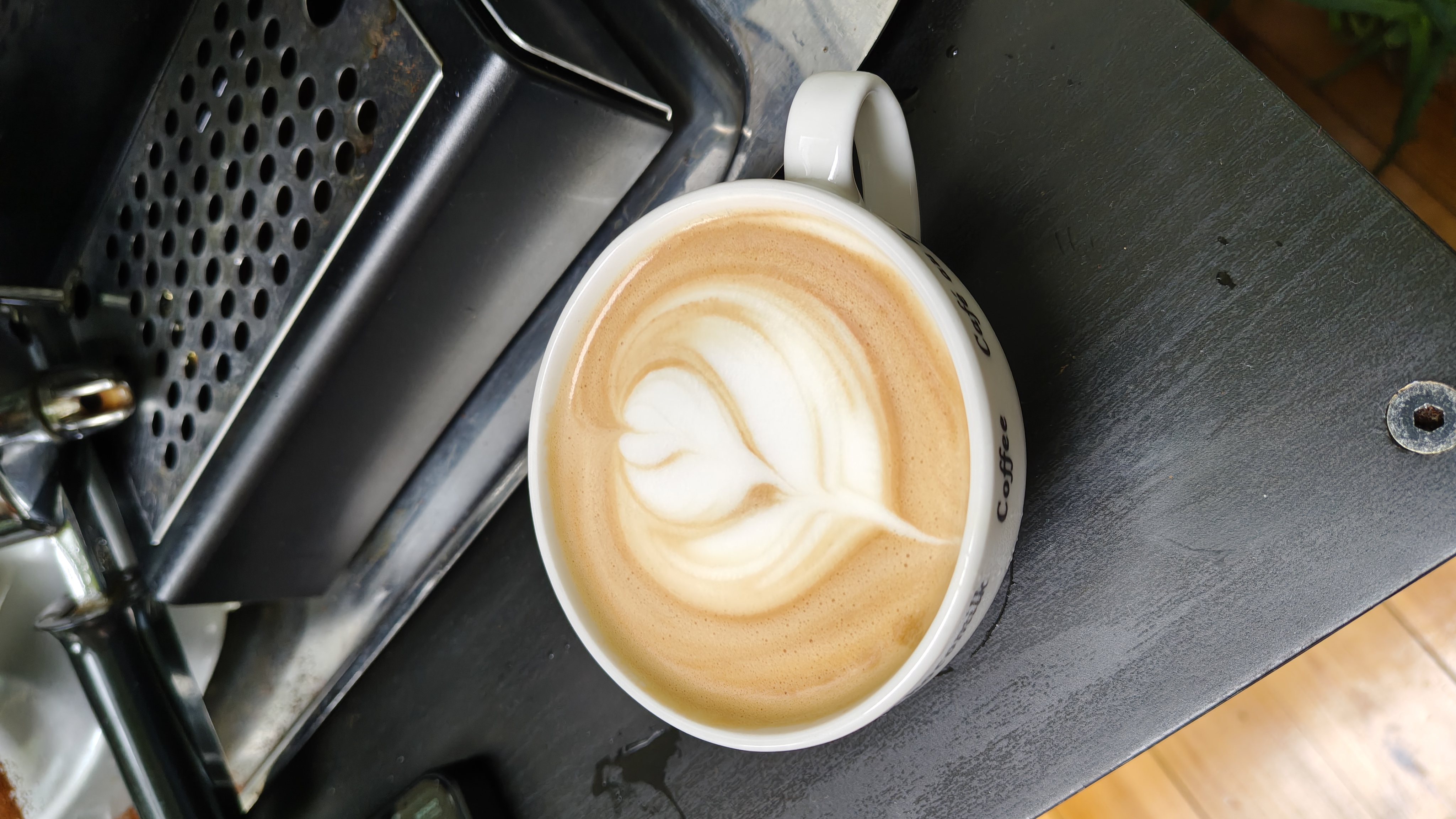 Latte art by LAISH barista